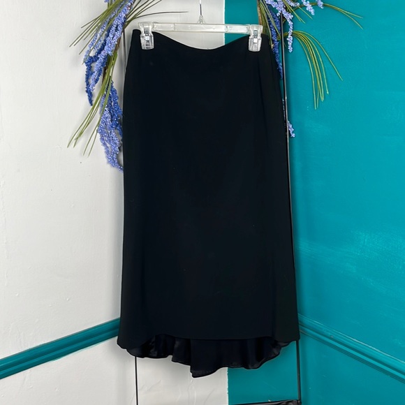 Carmen Marc Valvo sz 6 dramatic, black skirt that hangs slightly longer in back - Picture 1 of 9